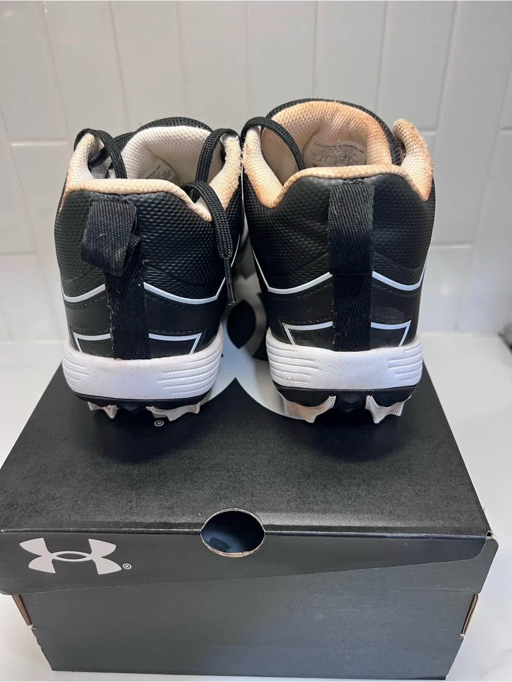Under Armour Mens Baseball Cleats Size 7 UA Leadoff Icon Mid Black White